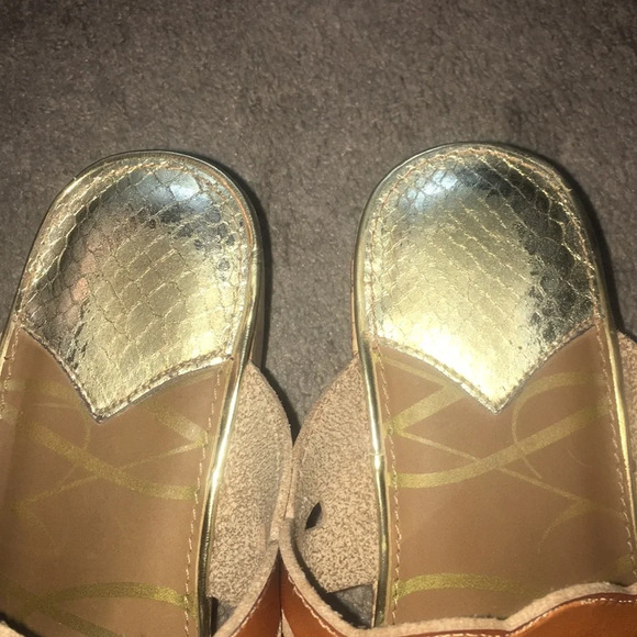 Sam & Libby Cutout Wedge Sandals Cognac - Picture 6 of 7